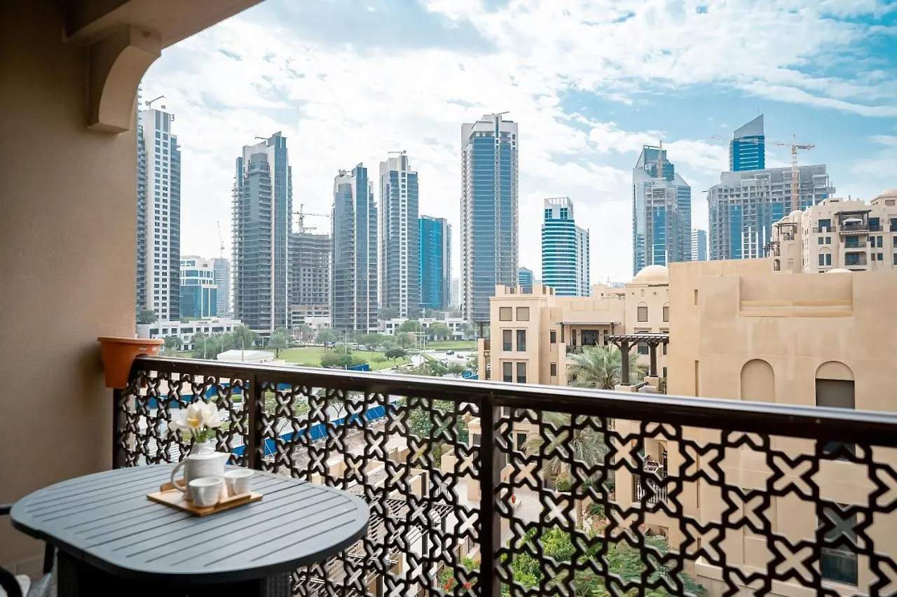 Higuests - Spacious Apt With Private Balcony In Old Town Dubai 0*,