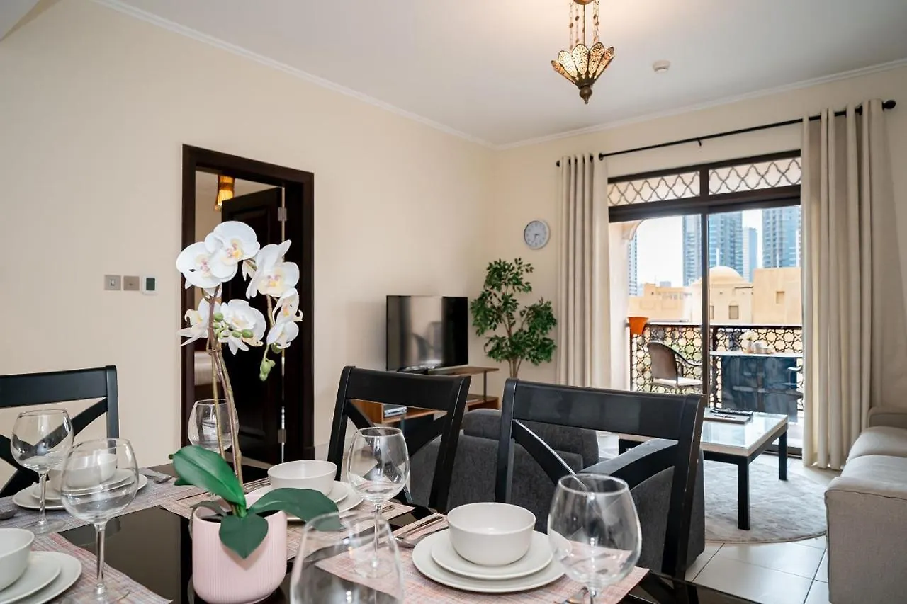 Higuests - Spacious Apt With Private Balcony In Old Town Dubai Apartment