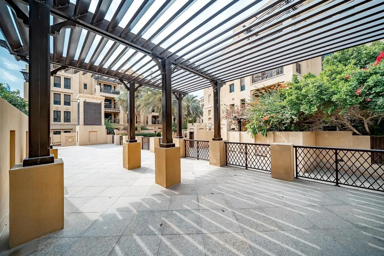 Higuests - Spacious Apt With Private Balcony In Old Town Dubai Apartment